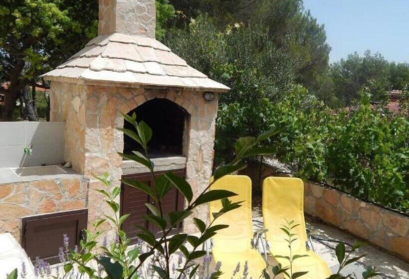 Apartment Deni 70m From Beach