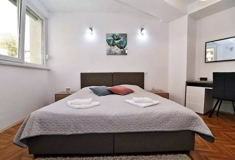 Apartment Fran Green & Blue