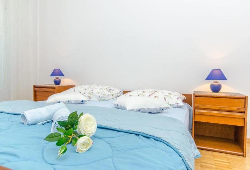 Apartments And Room Sun & Sea