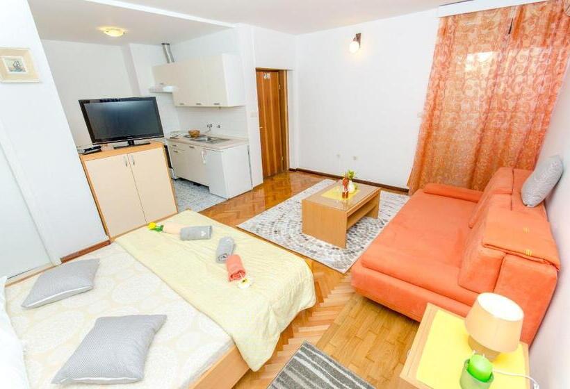 Apartments And Room Sun & Sea