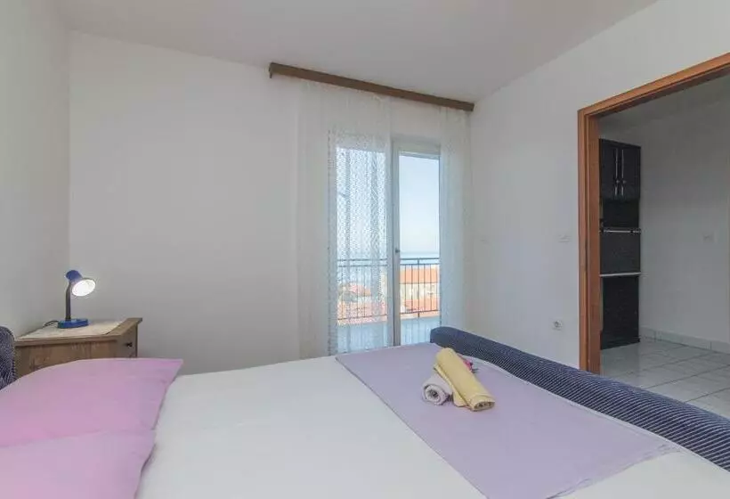 Apartments And Room Sun & Sea