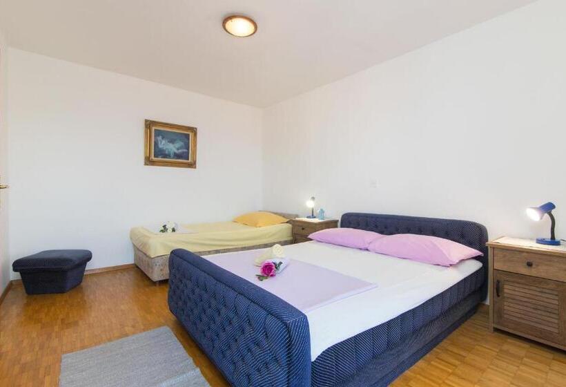 Apartments And Room Sun & Sea