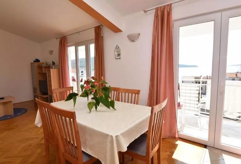 Apartmani Ljubo