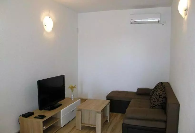 Apartmani Ljubo