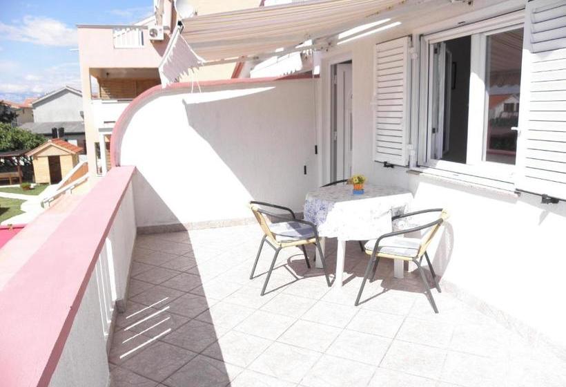 Apartments Zdrijac Nin 100 M To Beach Millenka  Ae1008