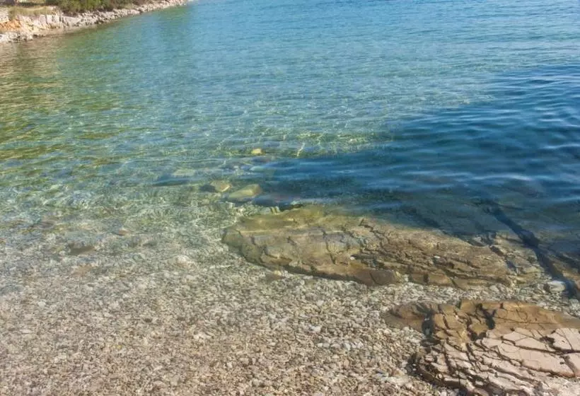 Apartment Deni 70m From Beach
