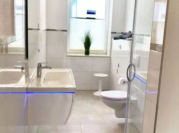 Stadtoase Geräumige Gästewohnungen Mit Balkon, Komfort, Modernität Und Ruhe, Für Monteure Geeignet