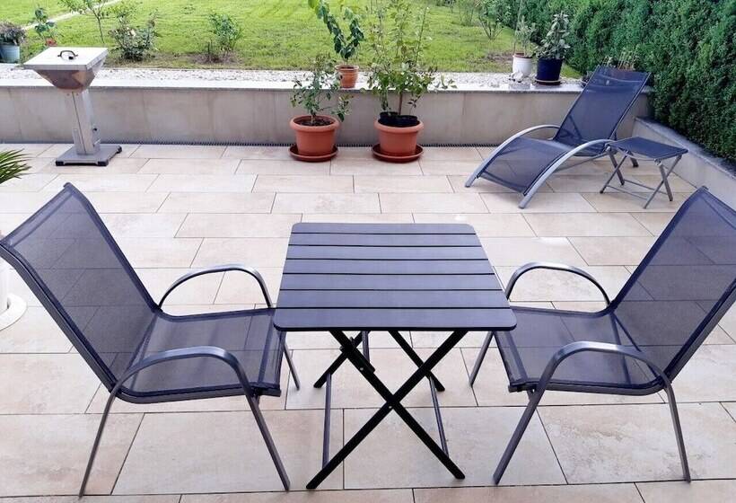 Stadtoase Geräumige Gästewohnungen Mit Balkon, Komfort, Modernität Und Ruhe, Für Monteure Geeignet