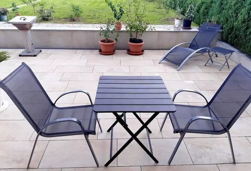 Stadtoase Geräumige Gästewohnungen Mit Balkon, Komfort, Modernität Und Ruhe, Für Monteure Geeignet