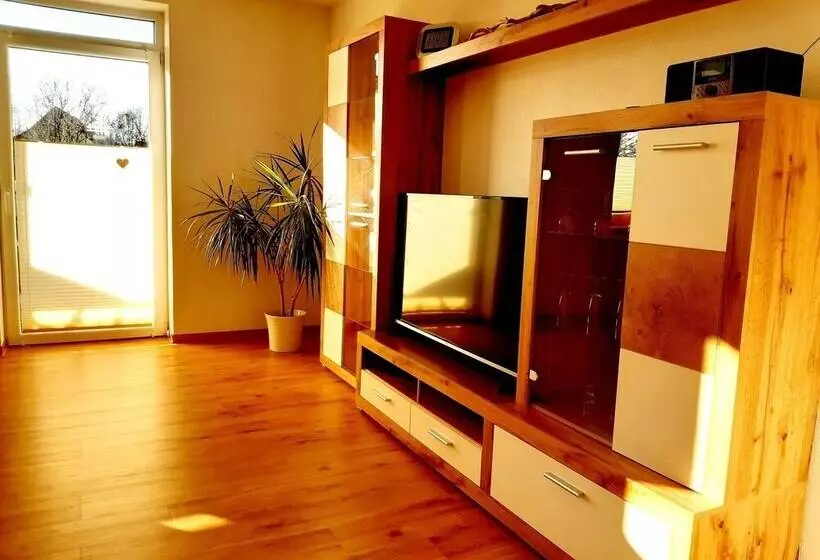 Stadtoase Geräumige Gästewohnungen Mit Balkon, Komfort, Modernität Und Ruhe, Für Monteure Geeignet