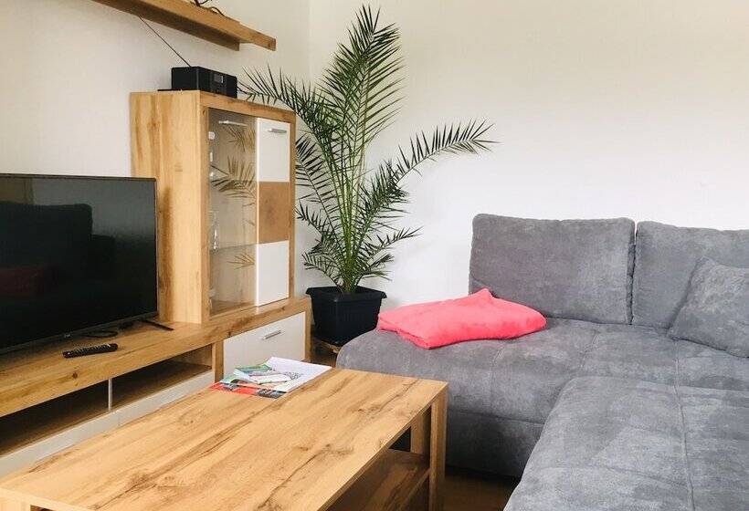 Stadtoase Geräumige Gästewohnungen Mit Balkon, Komfort, Modernität Und Ruhe, Für Monteure Geeignet