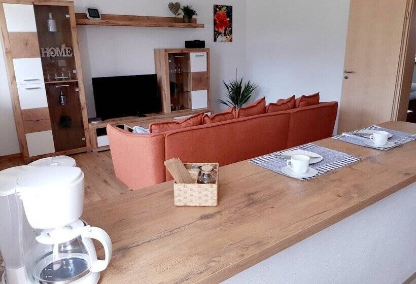 Stadtoase Geräumige Gästewohnungen Mit Balkon, Komfort, Modernität Und Ruhe, Für Monteure Geeignet