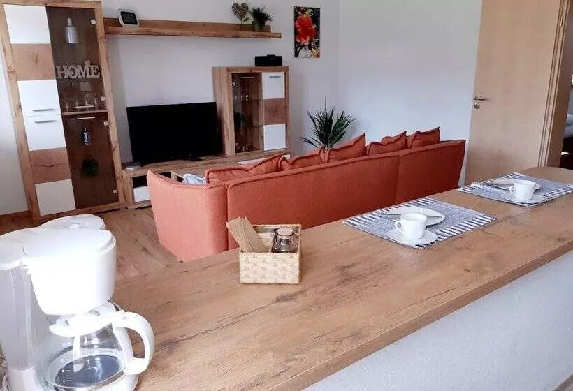 Stadtoase Geräumige Gästewohnungen Mit Balkon, Komfort, Modernität Und Ruhe, Für Monteure Geeignet