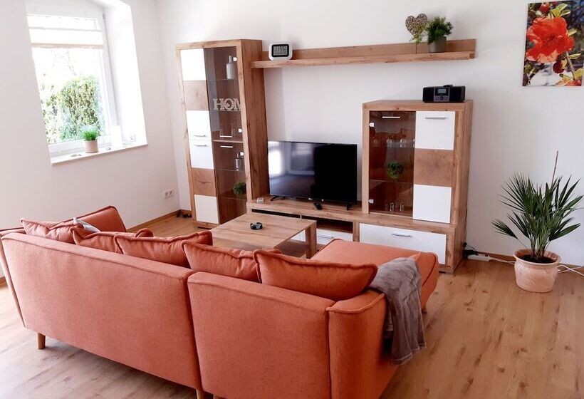 Stadtoase Geräumige Gästewohnungen Mit Balkon, Komfort, Modernität Und Ruhe, Für Monteure Geeignet