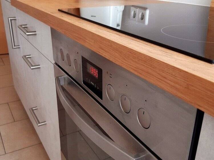 Stadtoase Geräumige Gästewohnungen Mit Balkon, Komfort, Modernität Und Ruhe, Für Monteure Geeignet