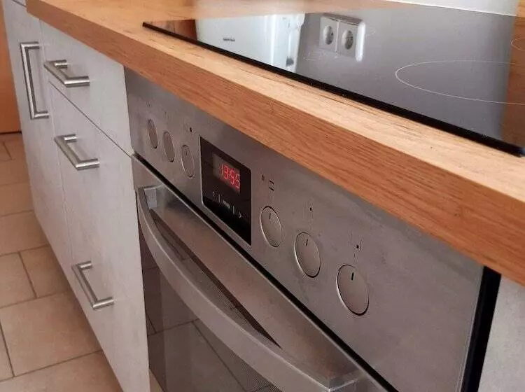 Stadtoase Geräumige Gästewohnungen Mit Balkon, Komfort, Modernität Und Ruhe, Für Monteure Geeignet