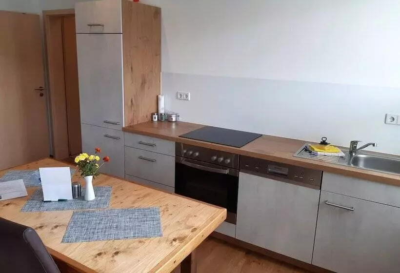 Stadtoase Geräumige Gästewohnungen Mit Balkon, Komfort, Modernität Und Ruhe, Für Monteure Geeignet