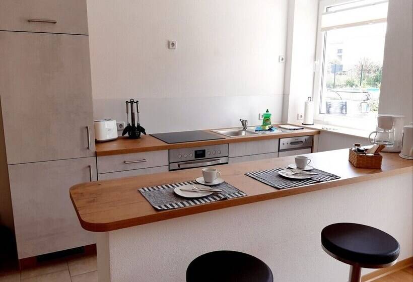 Stadtoase Geräumige Gästewohnungen Mit Balkon, Komfort, Modernität Und Ruhe, Für Monteure Geeignet