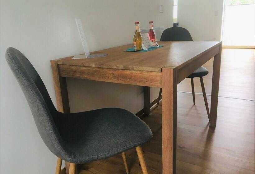 Stadtoase Geräumige Gästewohnungen Mit Balkon, Komfort, Modernität Und Ruhe, Für Monteure Geeignet