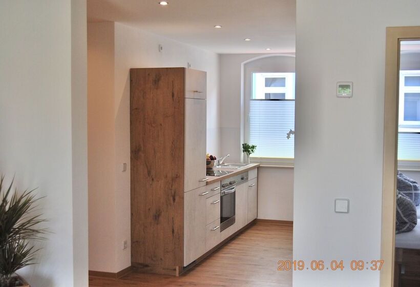 Stadtoase Geräumige Gästewohnungen Mit Balkon, Komfort, Modernität Und Ruhe, Für Monteure Geeignet