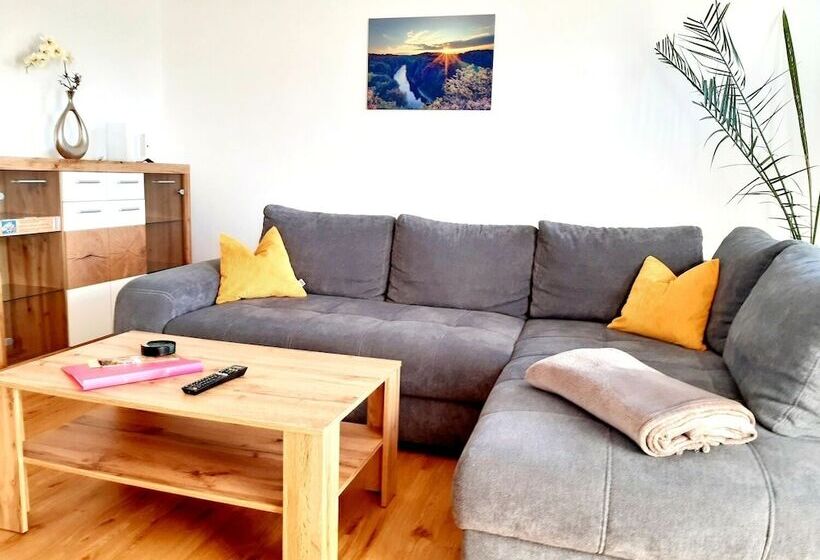 Stadtoase Geräumige Gästewohnungen Mit Balkon, Komfort, Modernität Und Ruhe, Für Monteure Geeignet