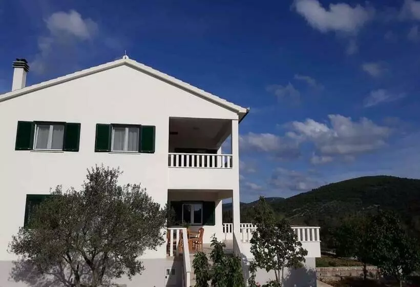 Villa Emari