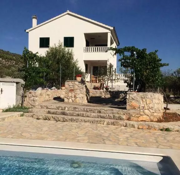Villa Emari