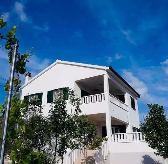 Villa Emari