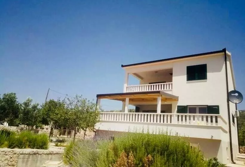 Villa Emari