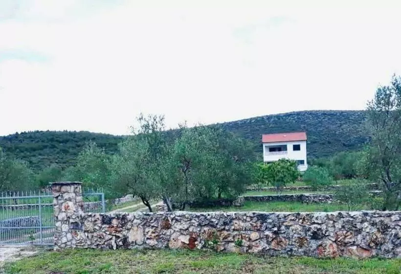 Villa Emari