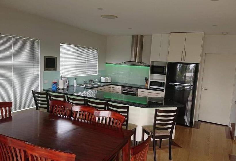 Paradise Escapes   001