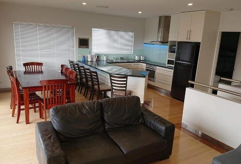 Paradise Escapes   001