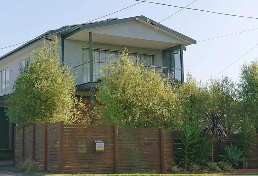 Paradise Escapes   001