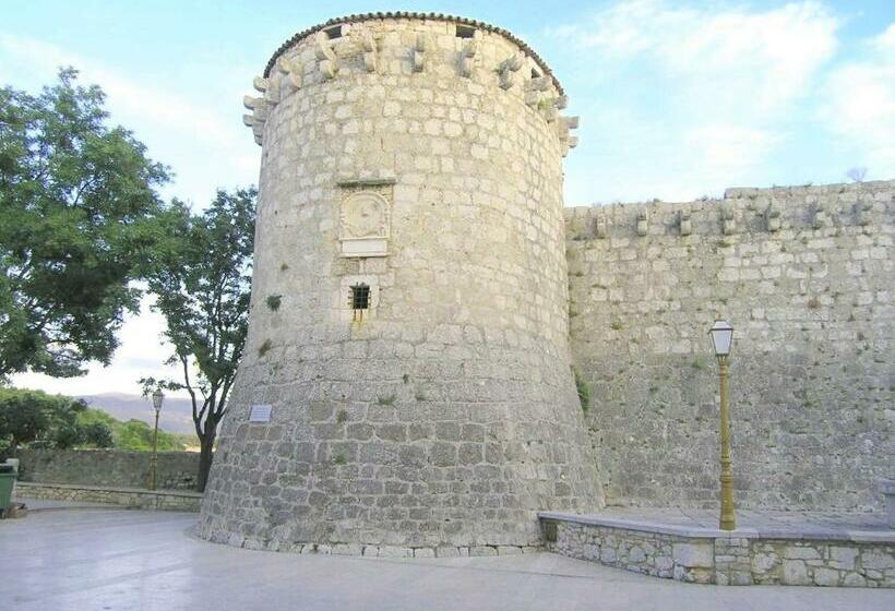 Studio Apartment Tamara