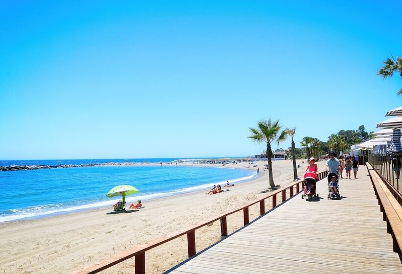 Beachfront Urb. Luxury Apartment 1