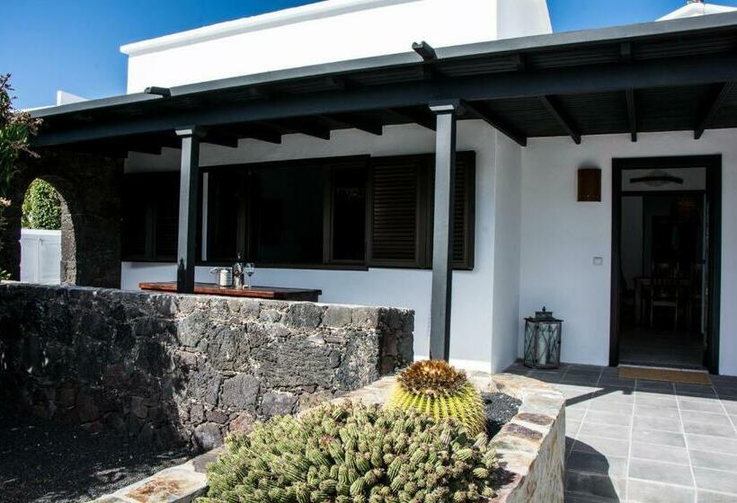 Casa Tahiche Jacuzzi, Wifi & Bbq