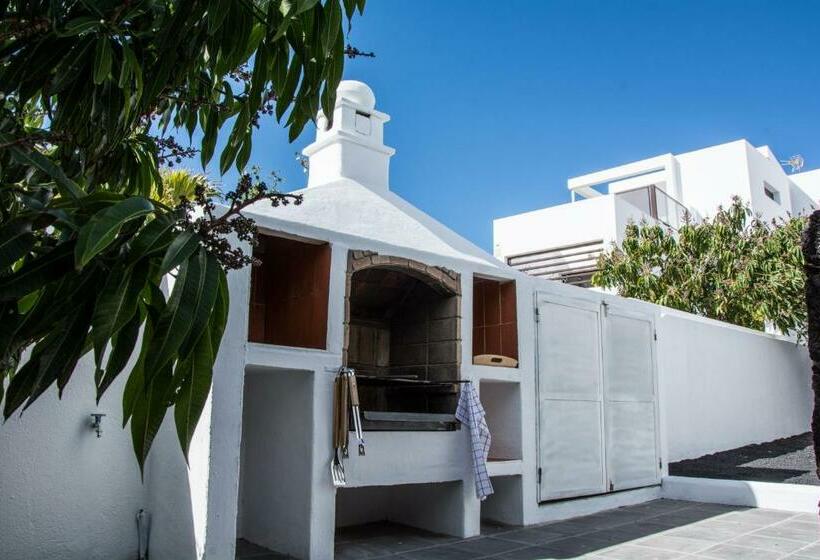 Casa Tahiche Jacuzzi, Wifi & Bbq