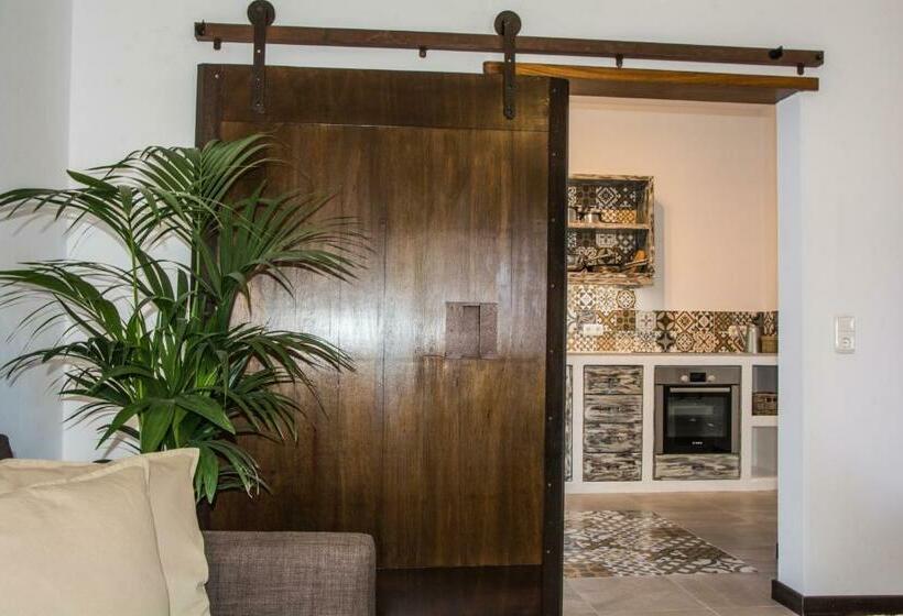 Casa Tahiche Jacuzzi, Wifi & Bbq