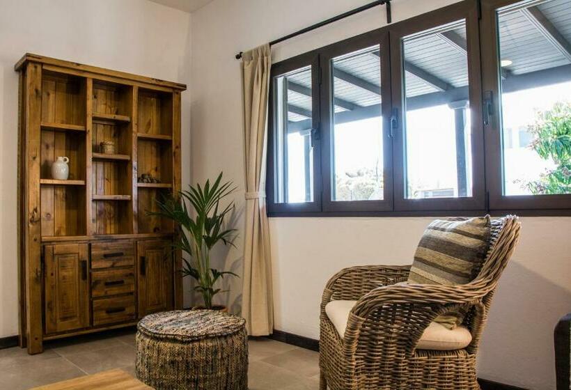 Casa Tahiche Jacuzzi, Wifi & Bbq