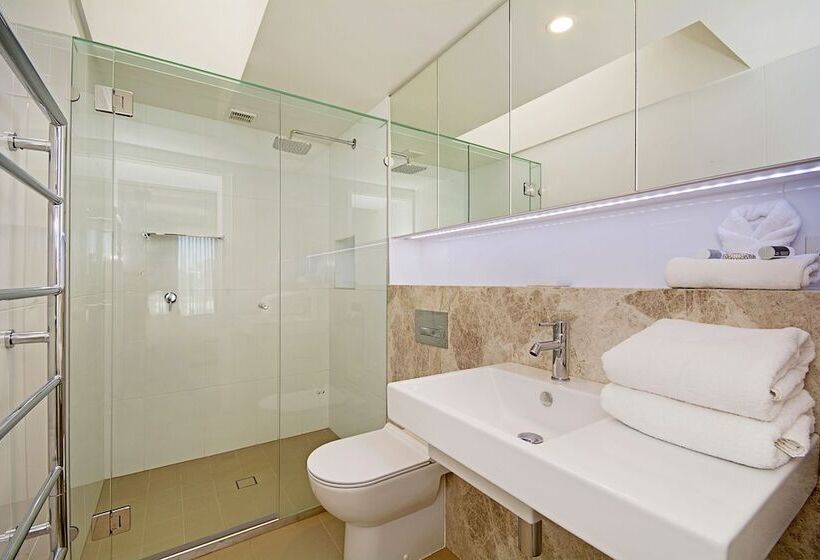 Spacious Riverfront Apt & Private Jetty