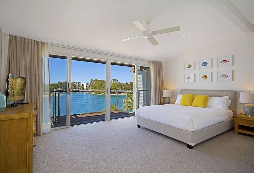 Spacious Riverfront Apt & Private Jetty