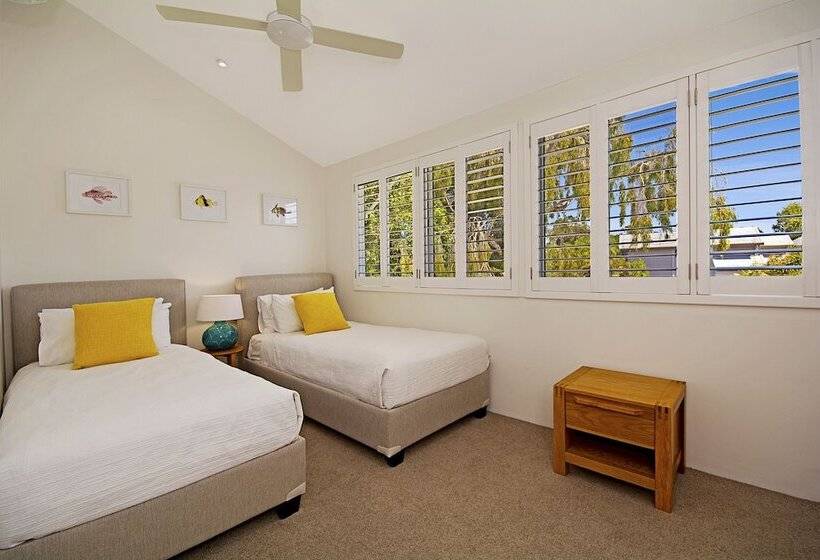 Spacious Riverfront Apt & Private Jetty