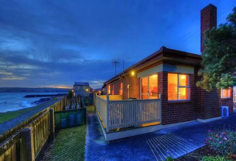 Motelli Stanley Village Waterfront Accommodation