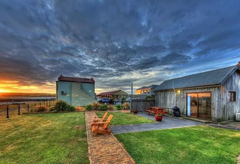 Motelli Stanley Village Waterfront Accommodation