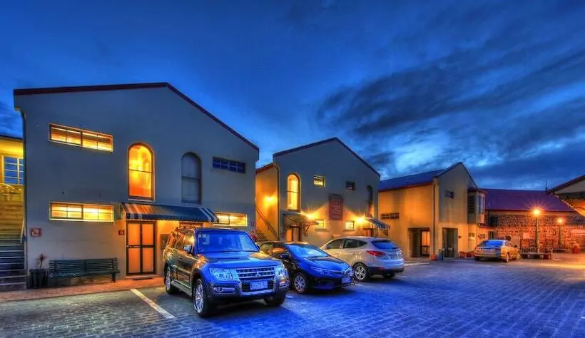 Motelli Stanley Village Waterfront Accommodation
