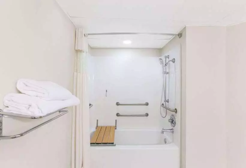 هتل Baymont By Wyndham Branson   On The Strip