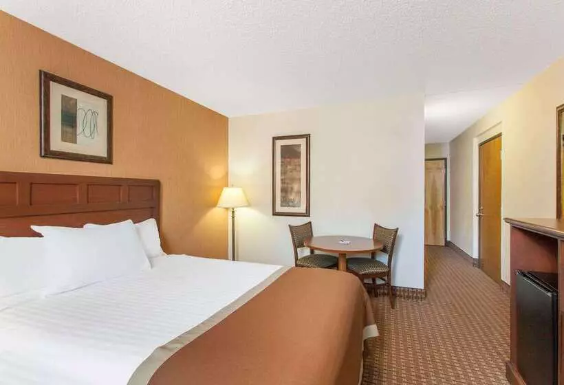 هتل Baymont By Wyndham Branson   On The Strip