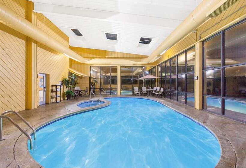 בית מלון כפרי Baymont By Wyndham Branson On The Strip