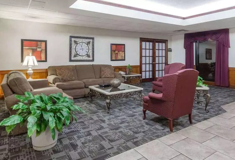 ホテル Baymont By Wyndham Madisonville