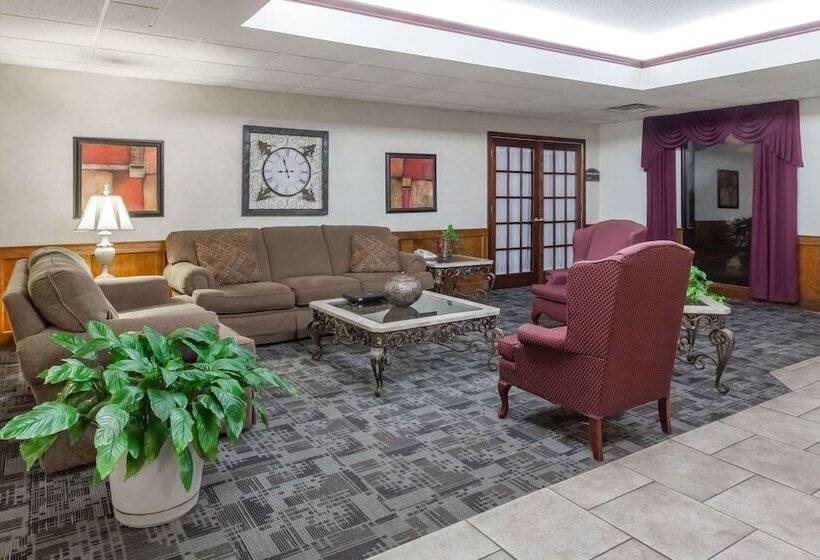 Отель Baymont By Wyndham Madisonville